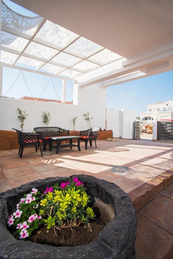 La Belle Vie - Santorini - Adults Only Apartment Kamari  Bagian luar foto